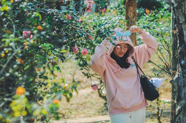 Look streetwear urbain dans la rue